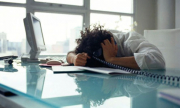 Cada vez más jóvenes padecen de estrés laboral