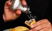 Cuáles son los alimentos que contienen mayor cantidad de sal